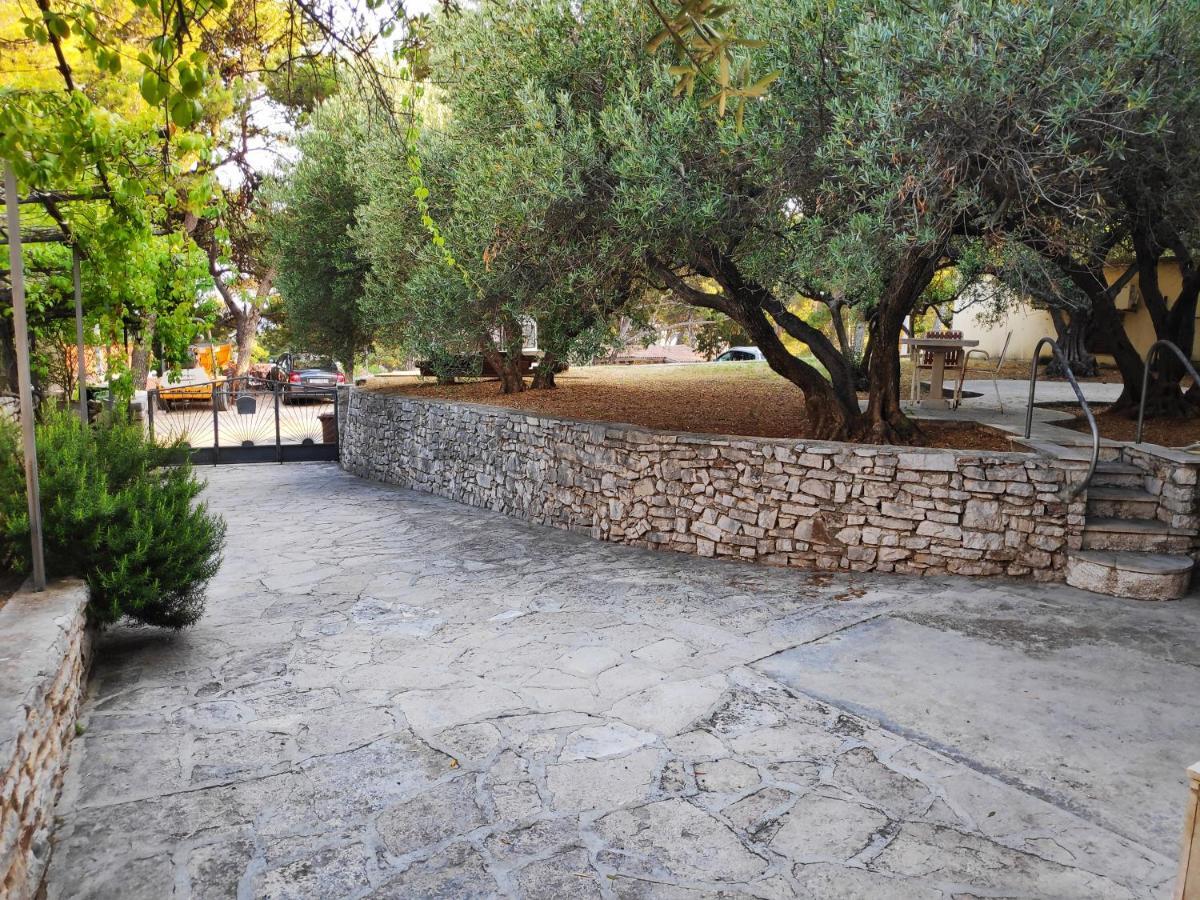 Apartments Vrsalovic Bol Exterior photo