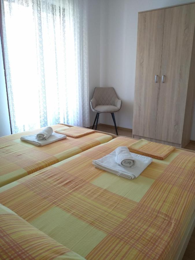 Apartments Vrsalovic Bol Exterior photo