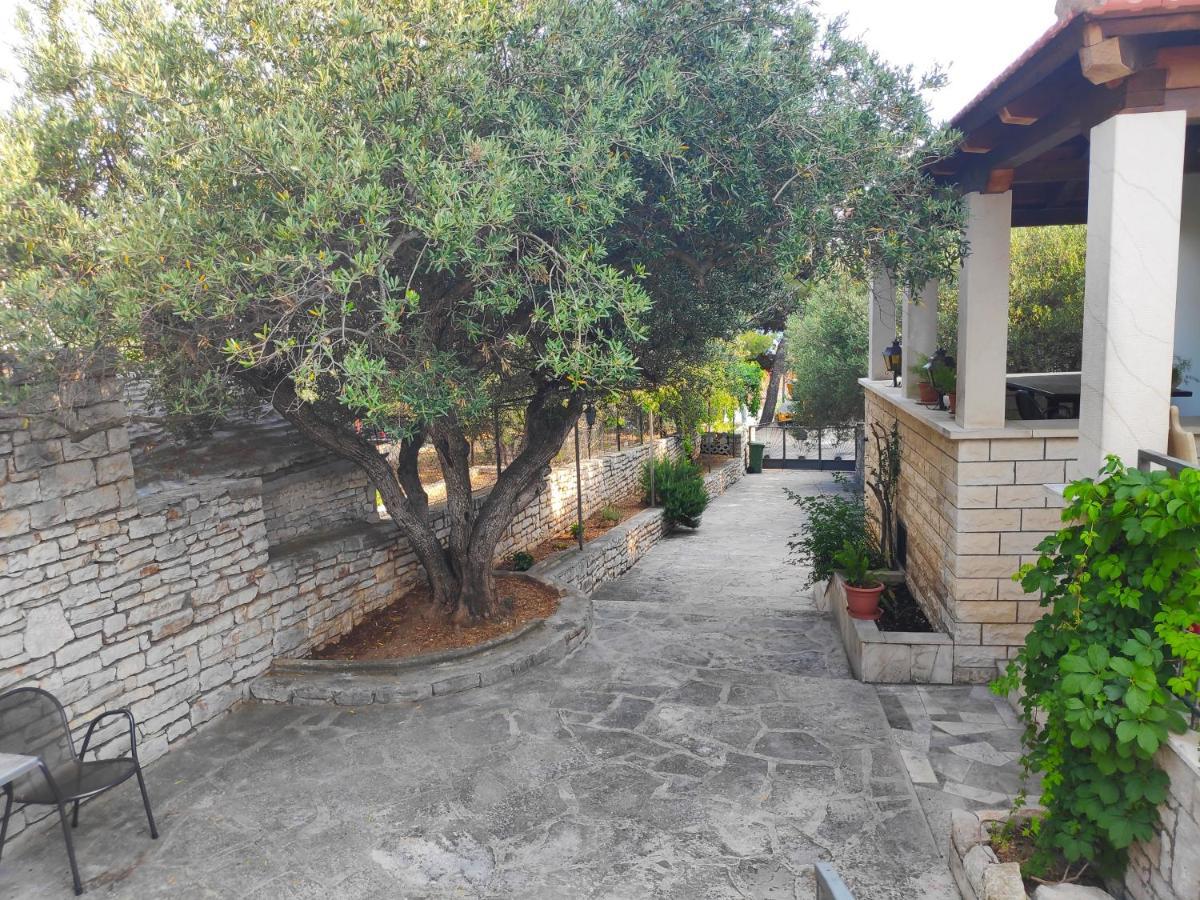 Apartments Vrsalovic Bol Exterior photo